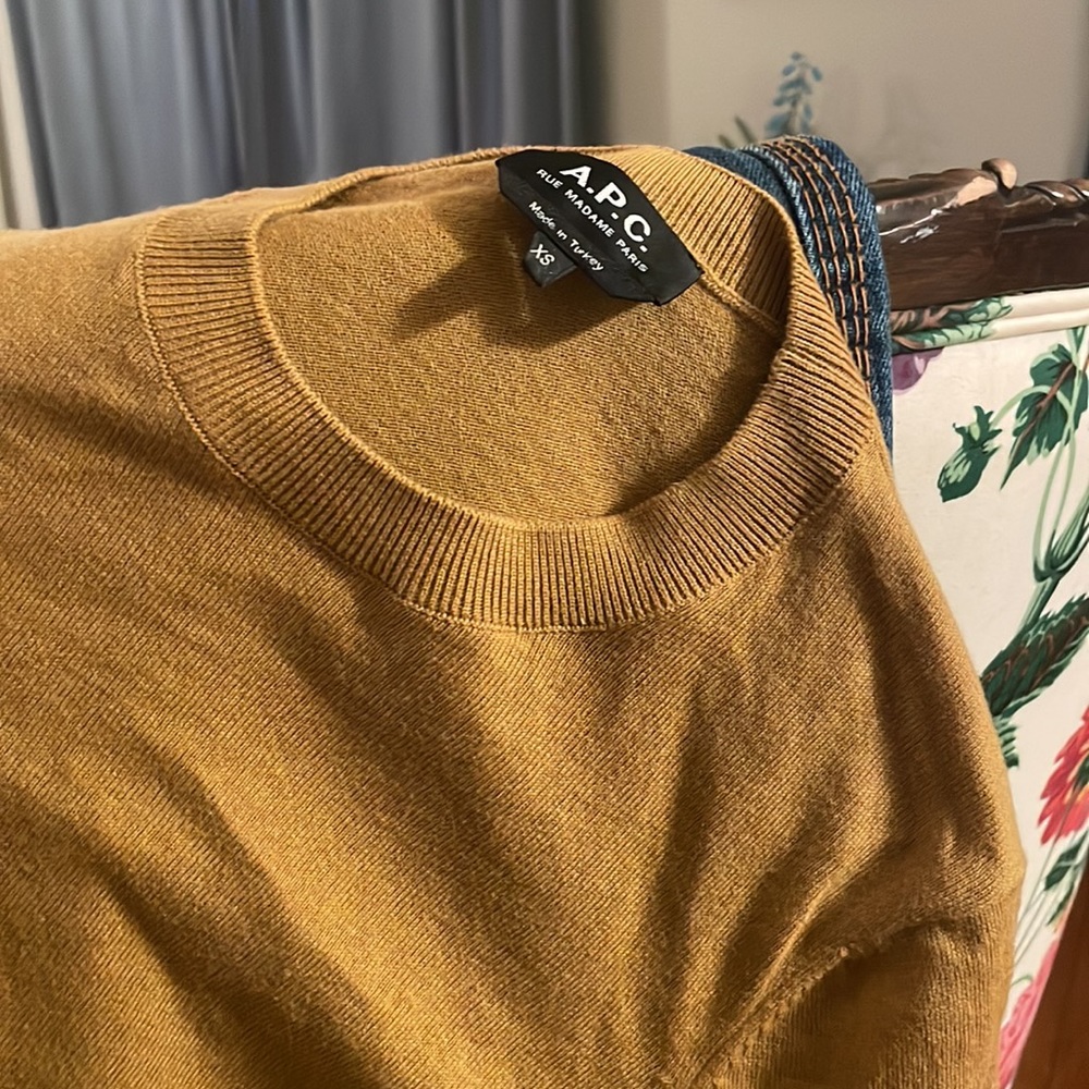 APC women’s xs sweater